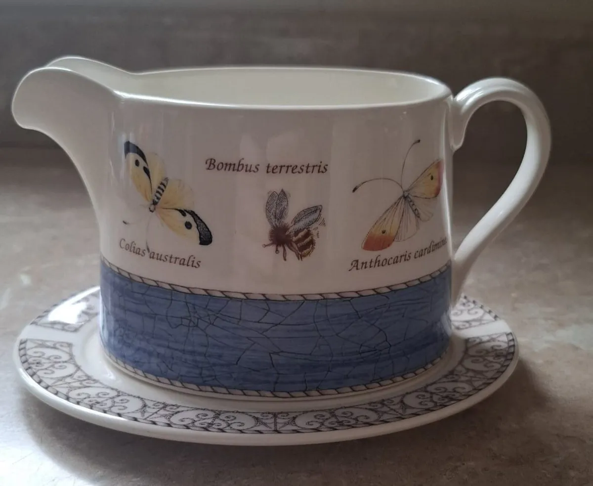 Wedgewood Sarah's Garden gravy boat & stand - Image 4