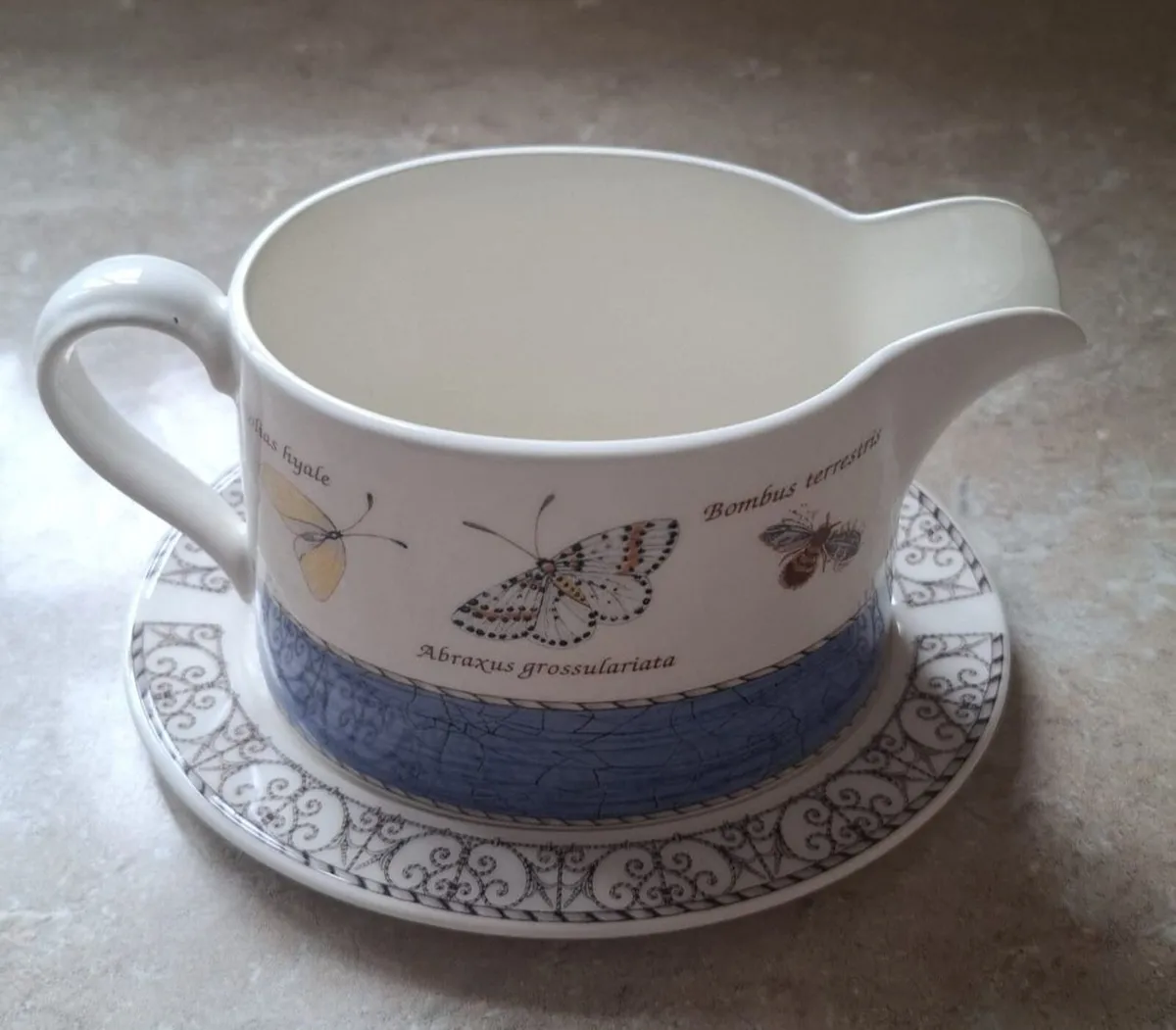 Wedgewood Sarah's Garden gravy boat & stand - Image 1