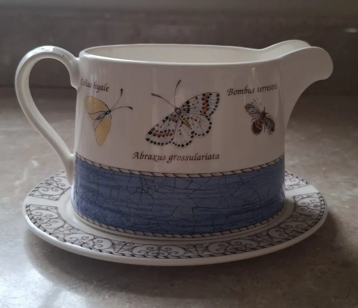 Wedgewood Sarah's Garden gravy boat & stand - Image 2