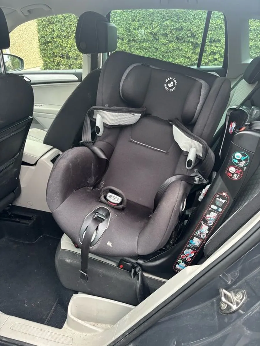 Maxi Cosi Swivel Car Seat - Image 1