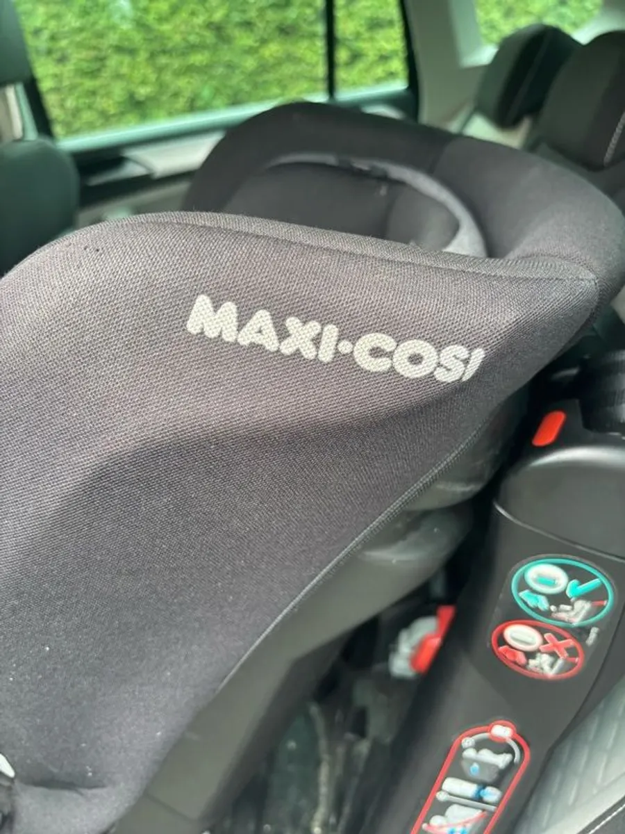 Maxi Cosi Swivel Car Seat - Image 3