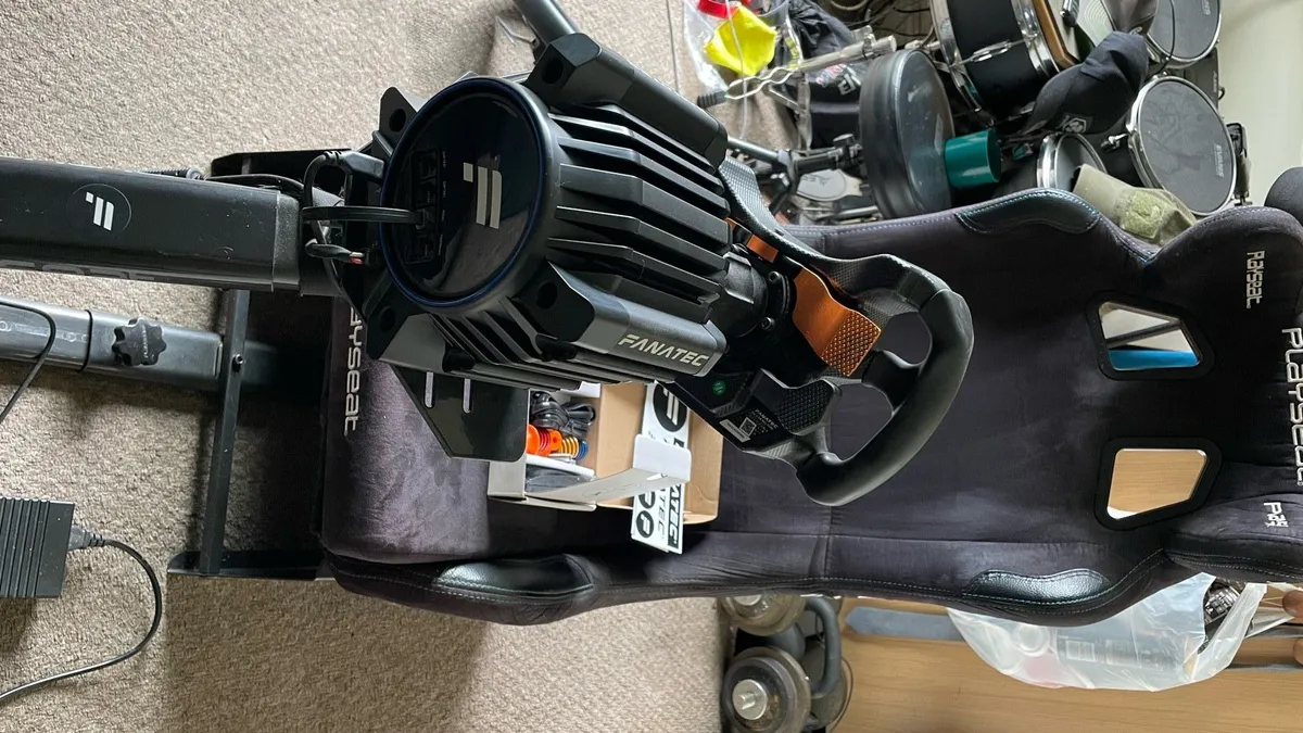 Fanatec DD Pro 8Nm Bundle+PlayseatPro- PS5/Xbox/PC - Image 2