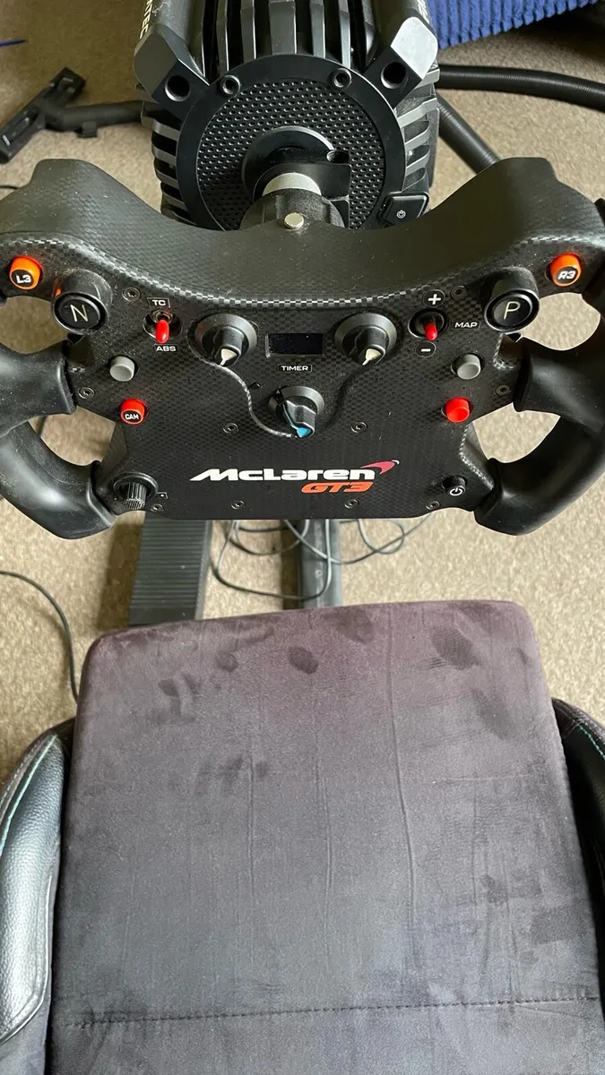 Fanatec DD Pro 8Nm Bundle+PlayseatPro- PS5/Xbox/PC - Image 1