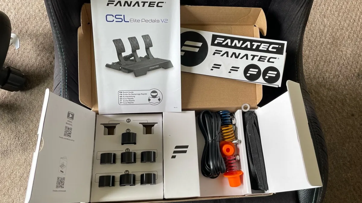 Fanatec DD Pro 8Nm Bundle+PlayseatPro- PS5/Xbox/PC - Image 3