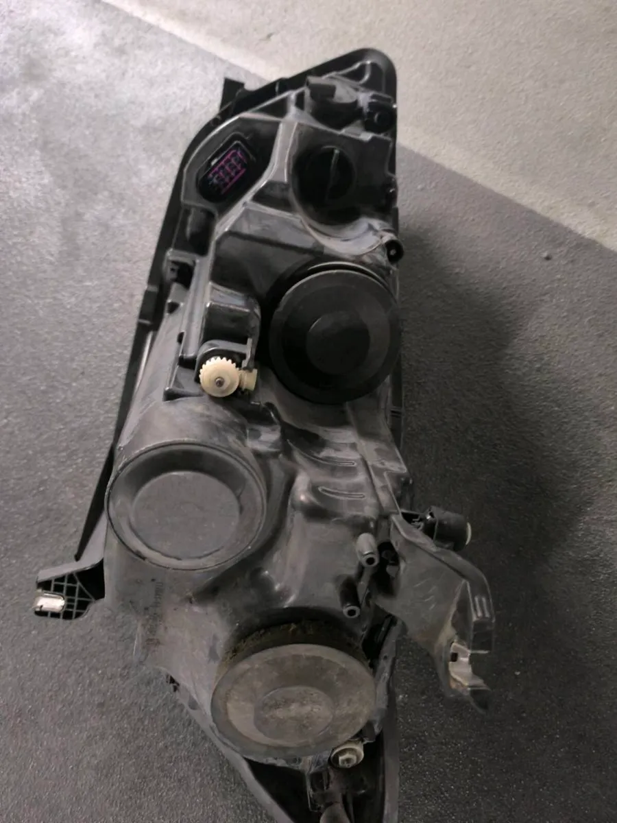 headlight - Image 1