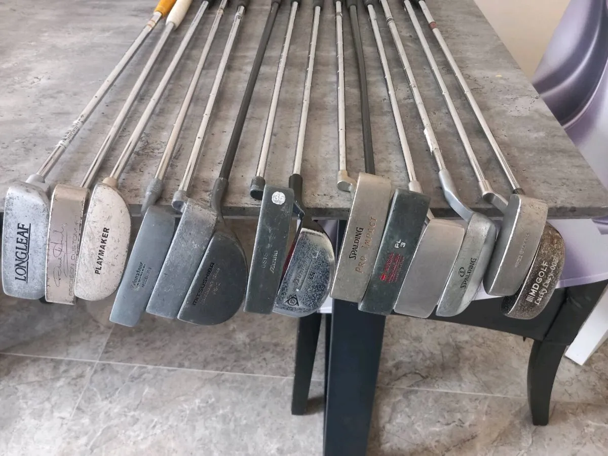 A selection of golf putters. Right handed clubs - Image 2