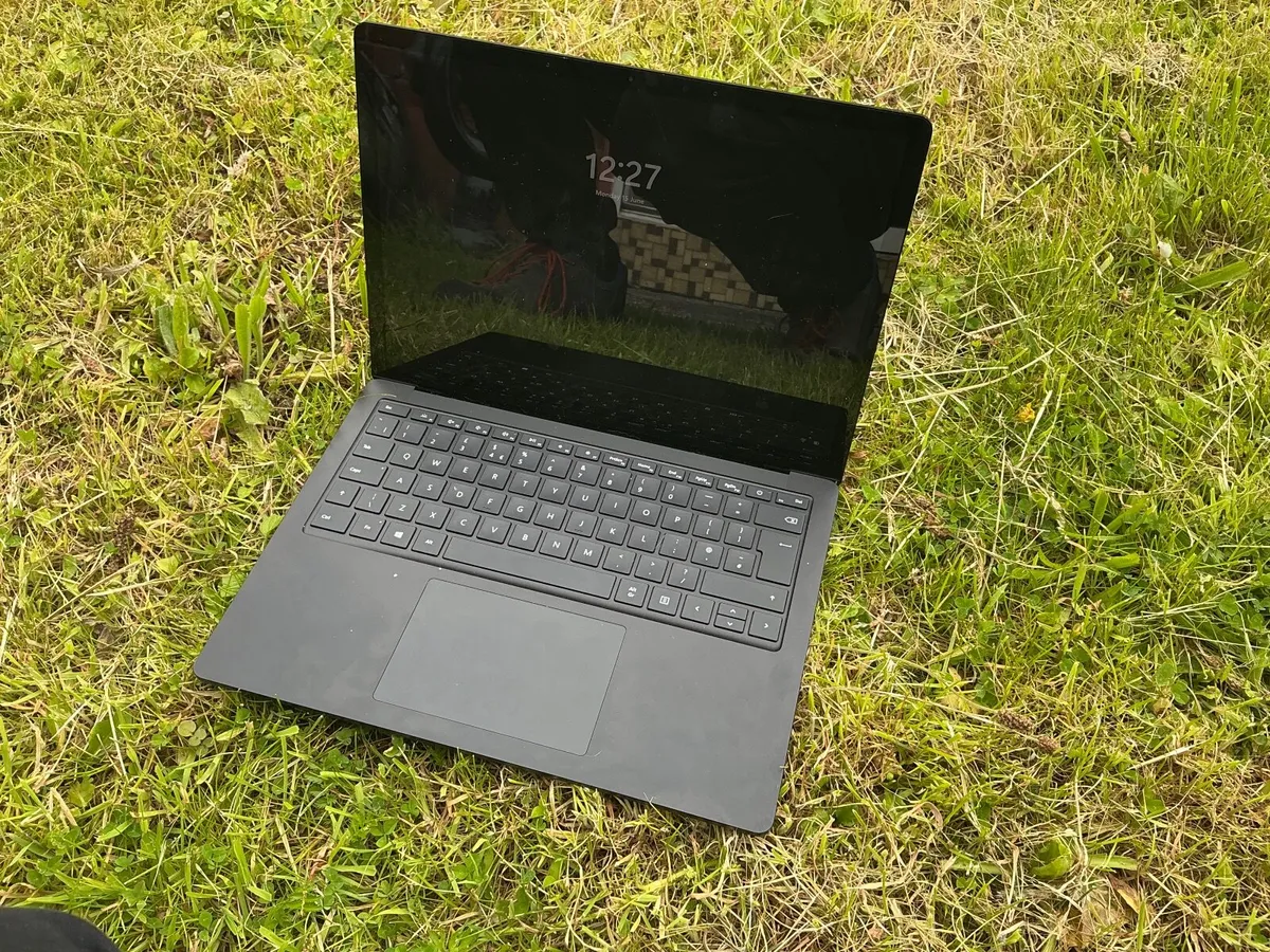 Surface laptop 3 Win 11 Pro + charger included - Image 1