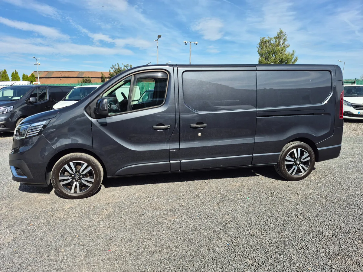 RENAULT TRAFIC SPORT PLUS AUTOMATIC 170BHP - Image 3