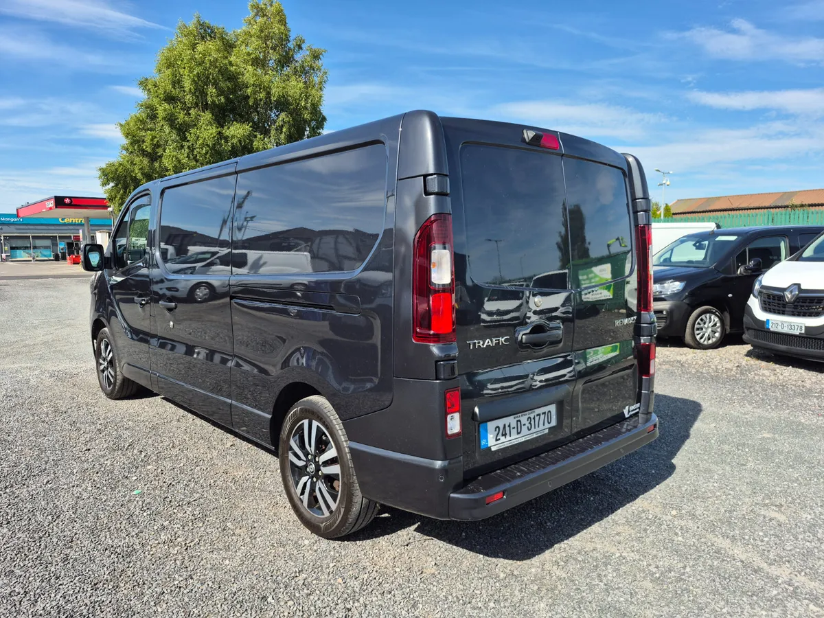 RENAULT TRAFIC SPORT PLUS AUTOMATIC 170BHP - Image 4