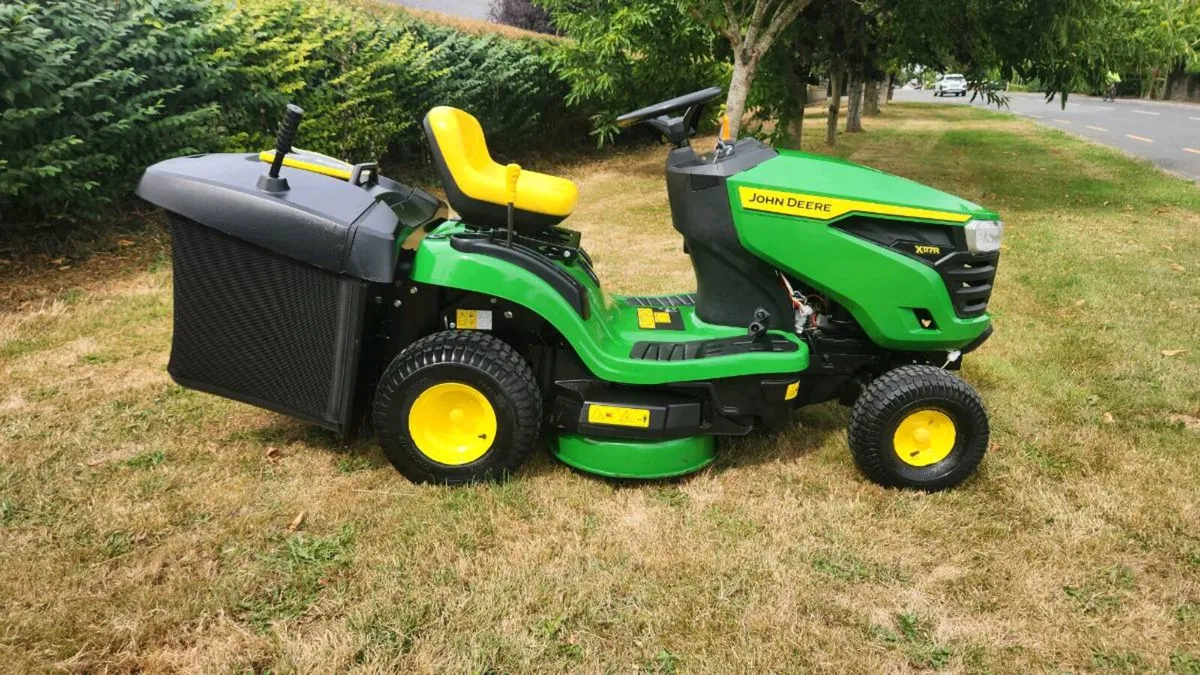 John Deere X117R - Image 2