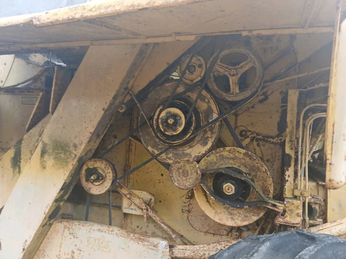 New holland 122  and 1530 combines parts - Image 3