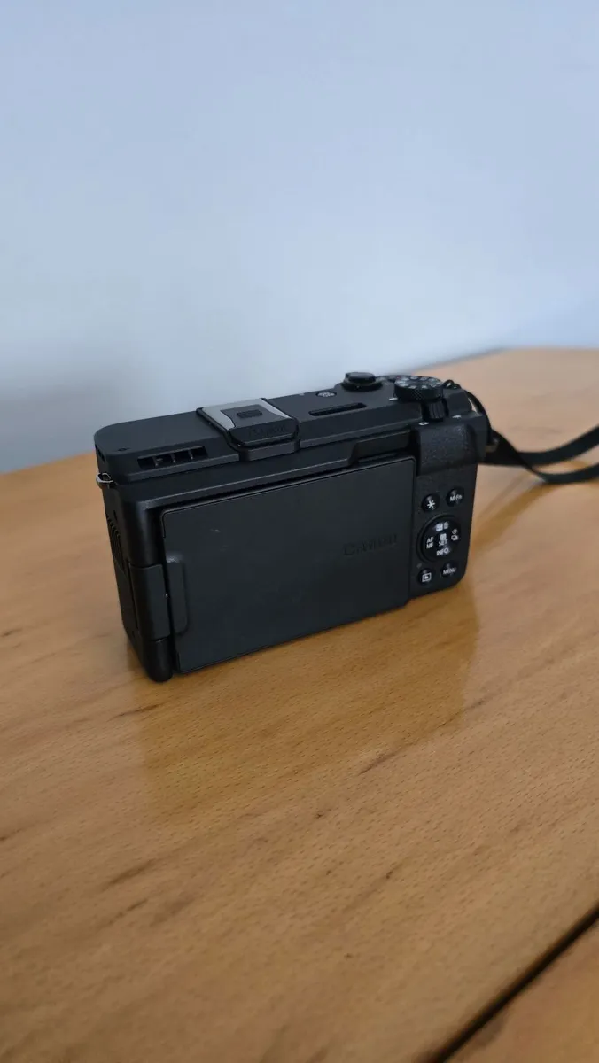 Canon PowerShot V1 – Excellent Condition - Image 2