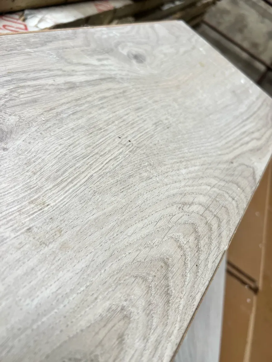 12mm AC5 Laminate Flooring — Grey Limed Oak — 48m² - Image 2
