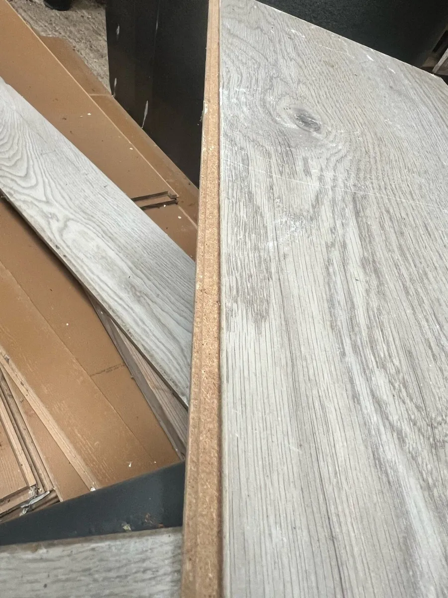 12mm AC5 Laminate Flooring — Grey Limed Oak — 48m² - Image 3
