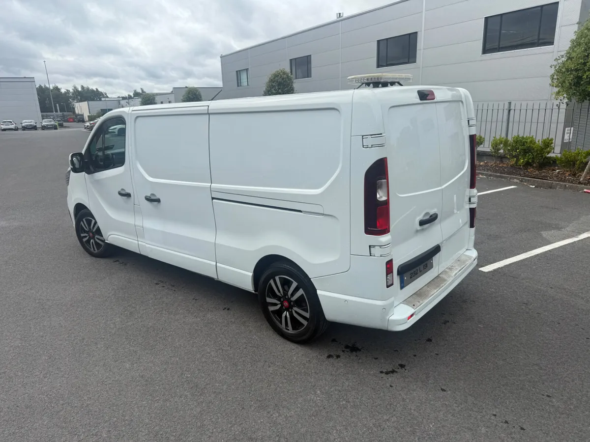 Renault Trafic 2023 red edition DOE7/27 - Image 4