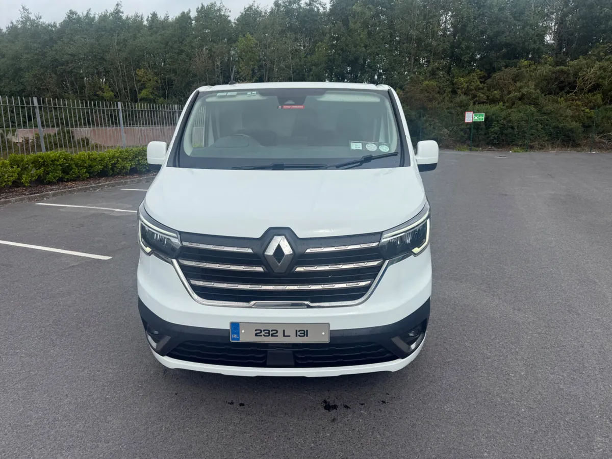 Renault Trafic 2023 red edition DOE7/27 - Image 2