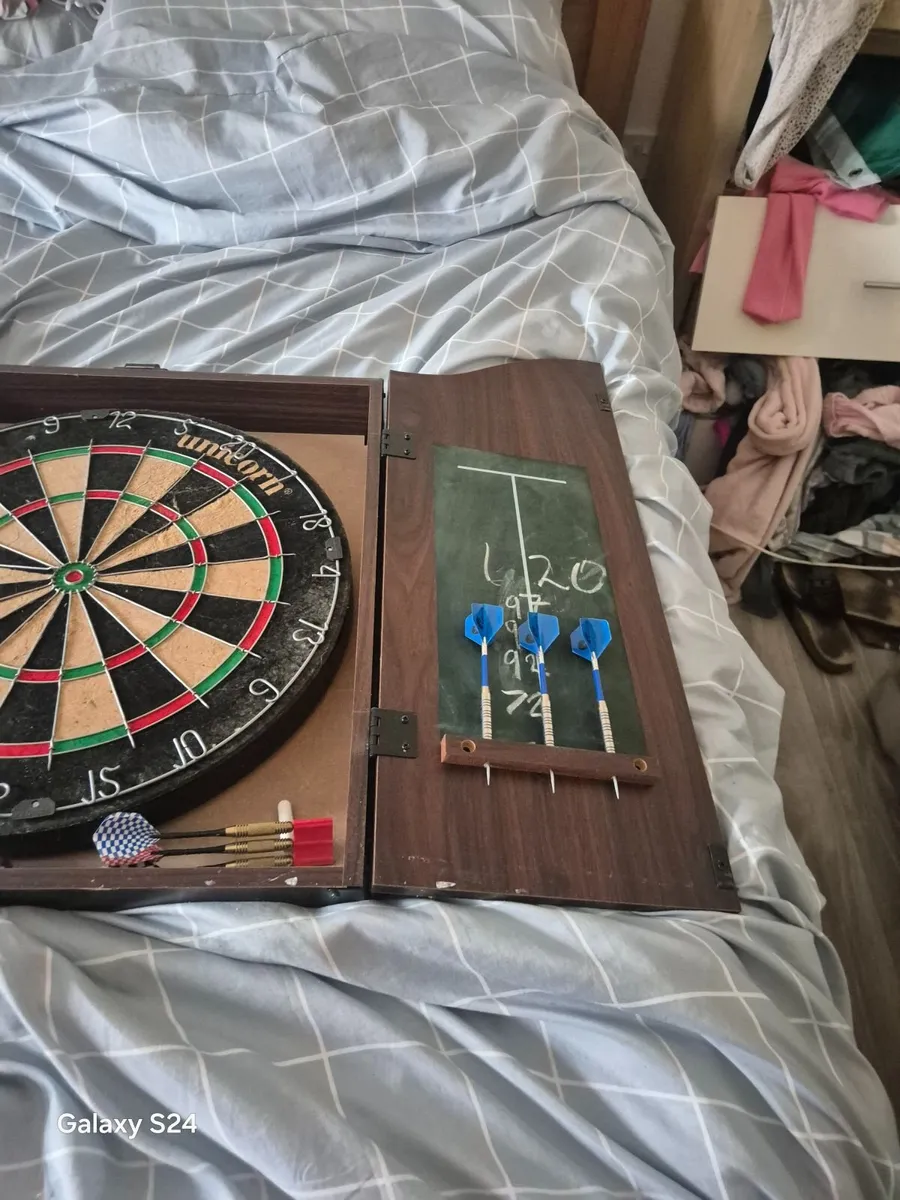 Wooden dart board - Image 1