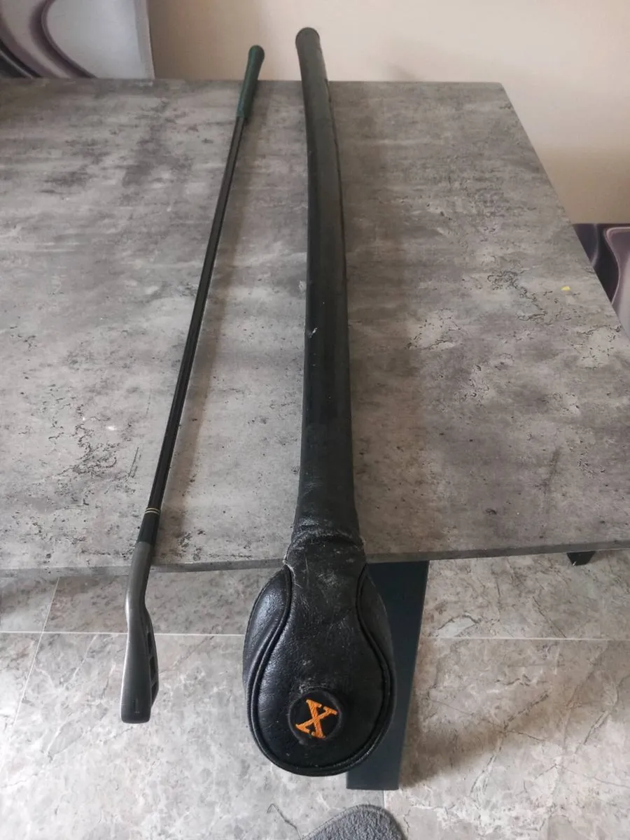 SSP golf 1 iron and case. - Image 1