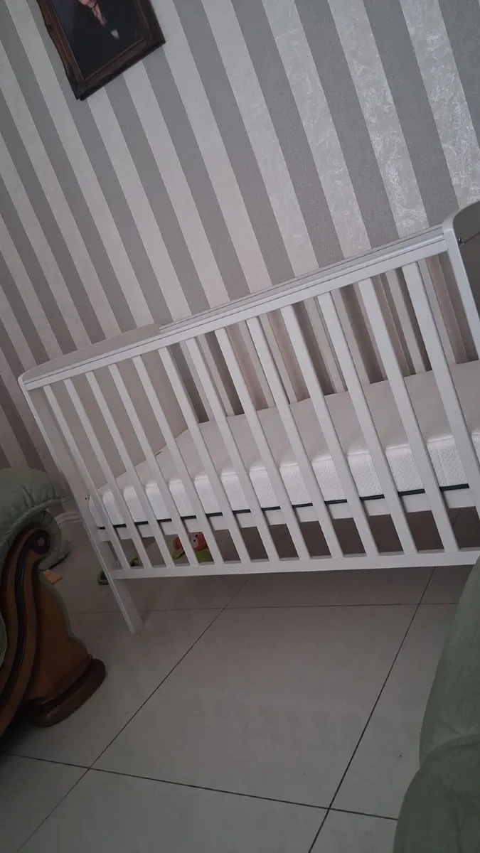 Baby cot - Image 3