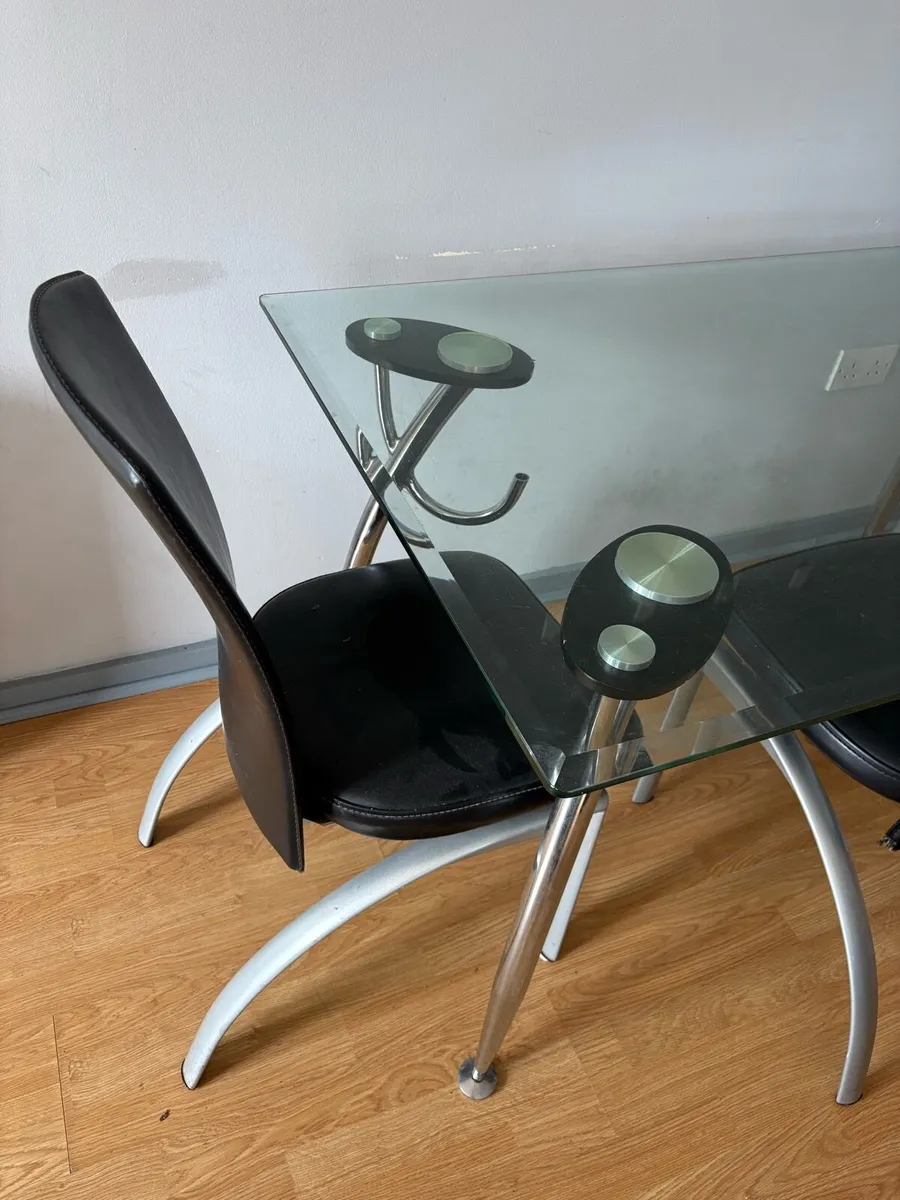 Dining table with 3 leather chairs - Image 2