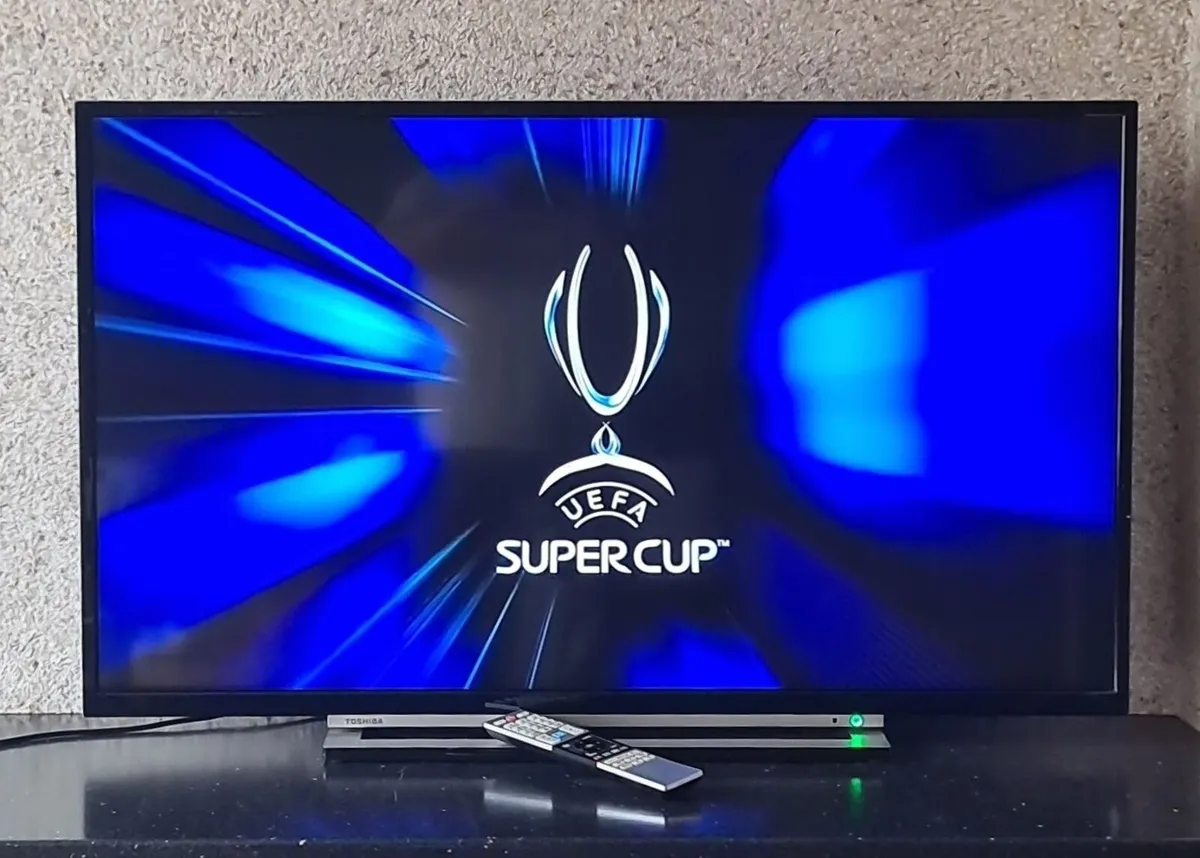 Toshiba 43" Smart TV (Model: 43L3863DBT) - Image 2