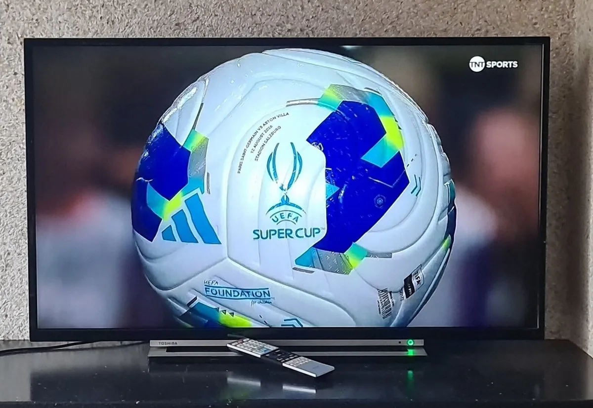 Toshiba 43" Smart TV (Model: 43L3863DBT) - Image 3