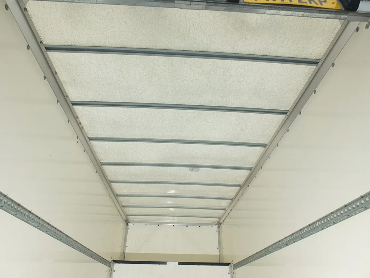 2021 Iveco Daily Luton Box Van - Image 3
