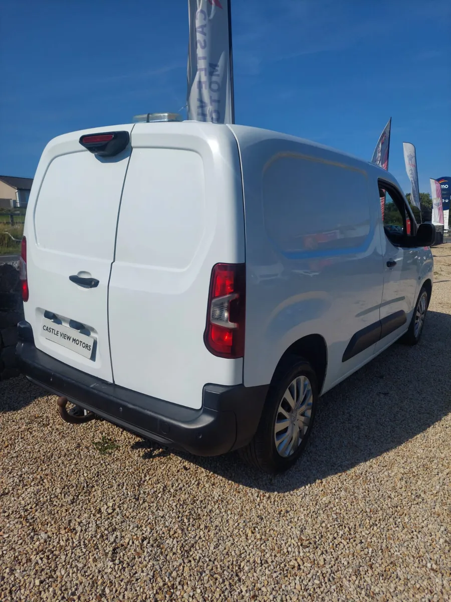 19 Peugeot Partner New Doe 1.6 Diesel €8995 - Image 4