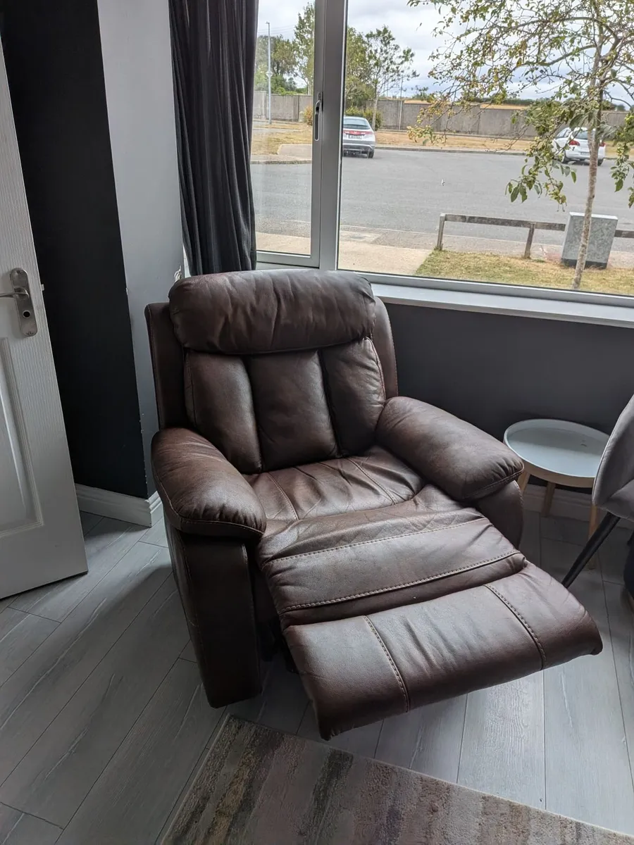 Recliner - Image 2