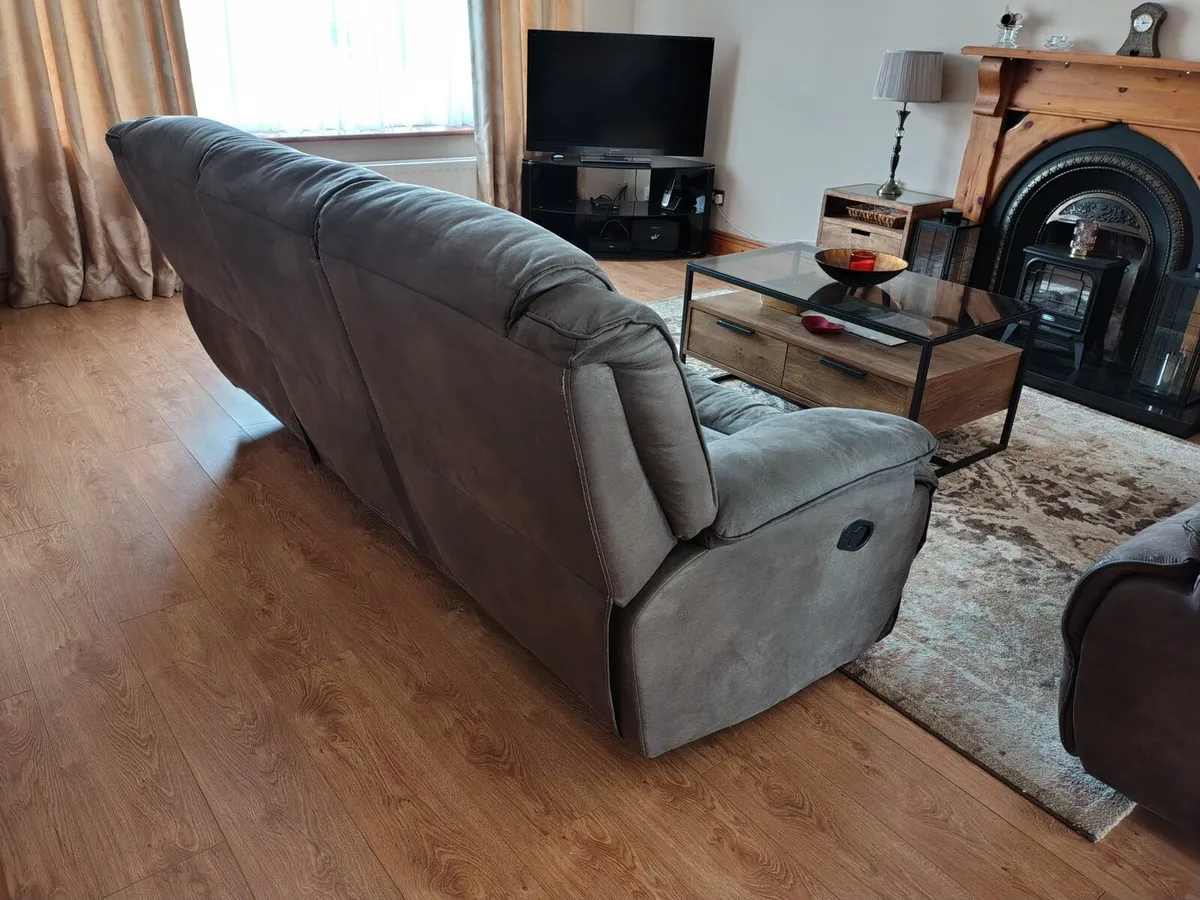 2+3 piece recliner - Image 4