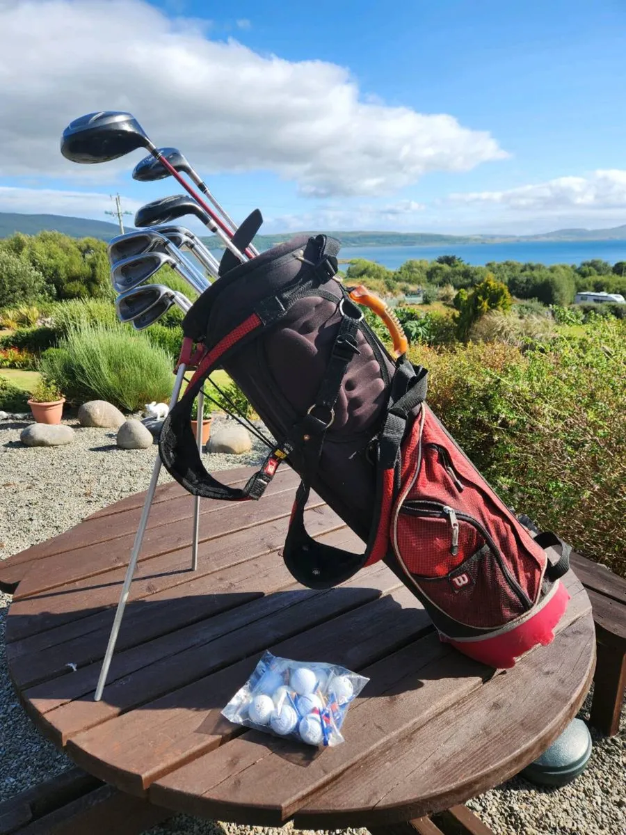 Gents set:  3 woods, 9 irons, bag and putter. - Image 1