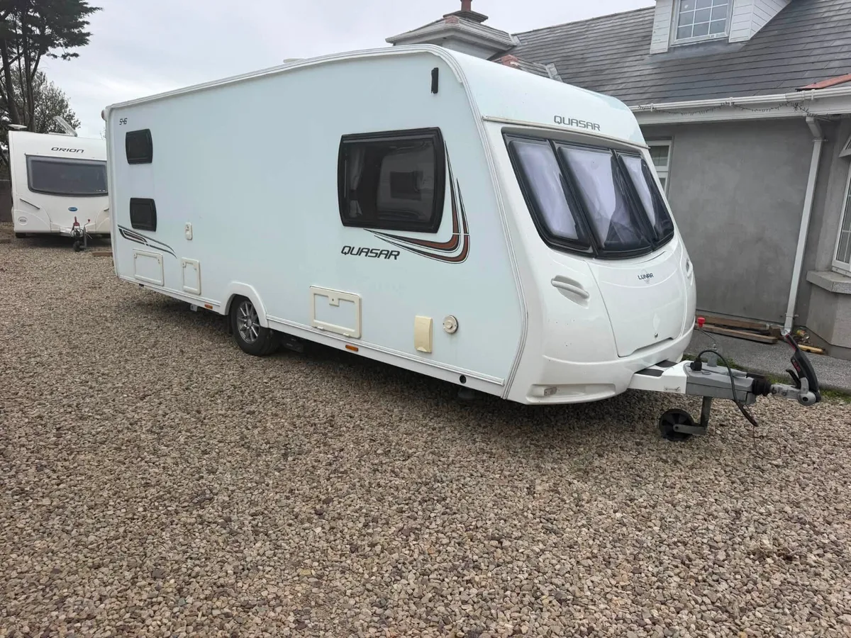 Lunar quassr 6 berth fixed bunk bed caravan - Image 2