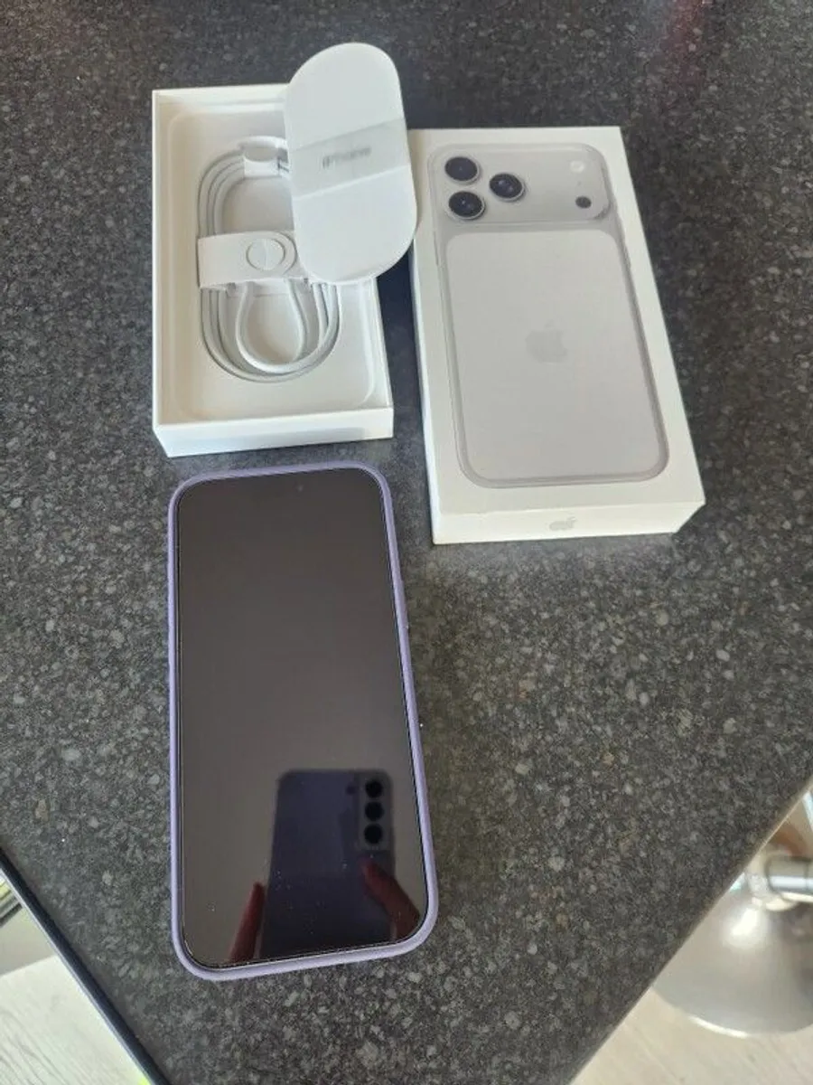 Iphone pro max silver 2tb - Image 1