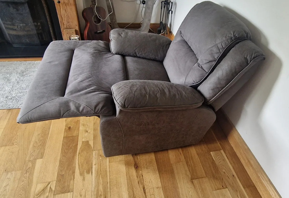 One seater recliner - Image 3