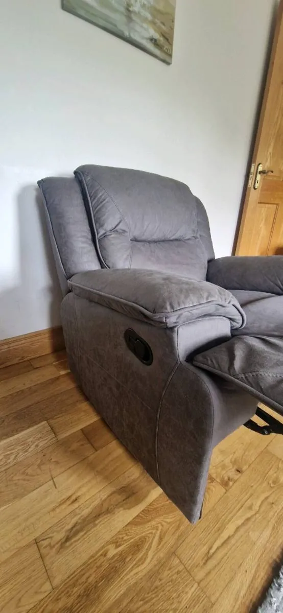 One seater recliner - Image 4