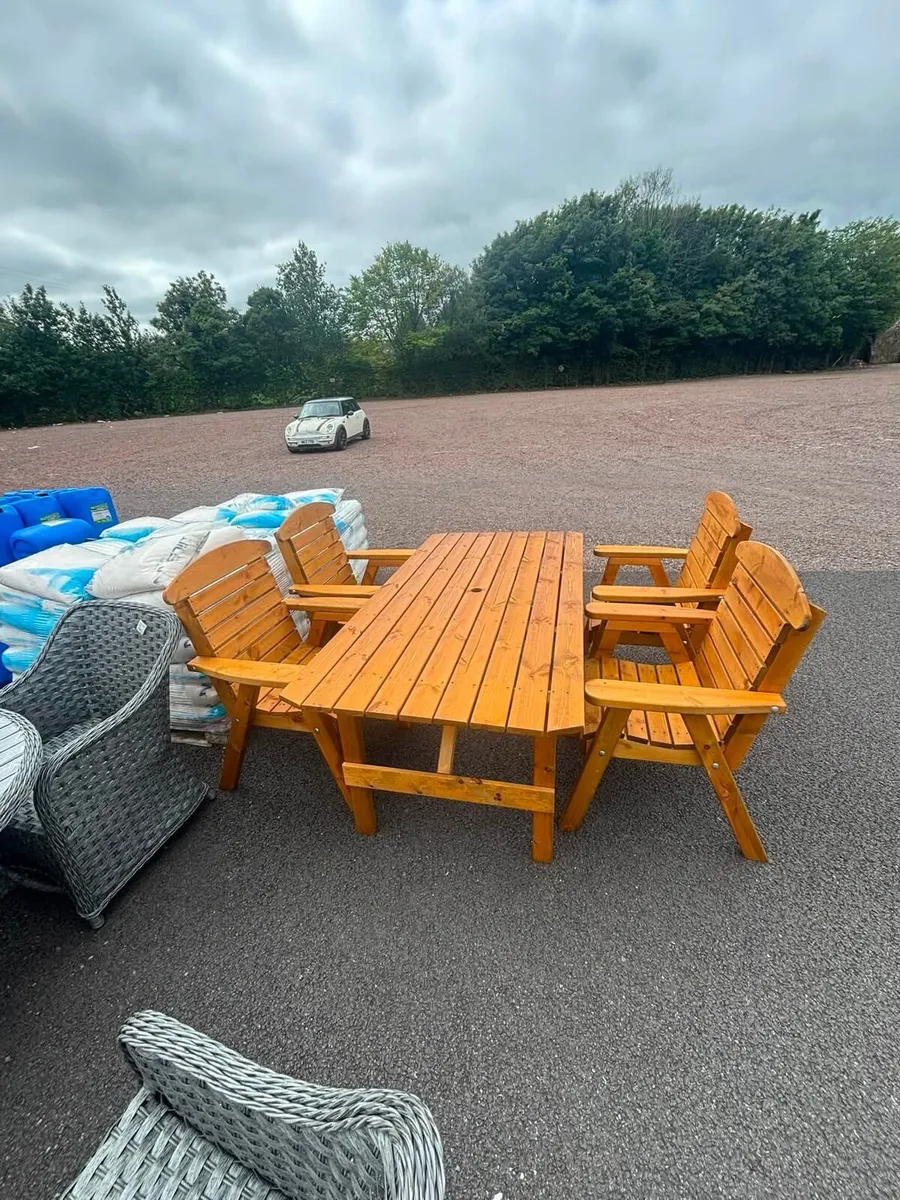 Hetton wooden table and chairs set - Image 2