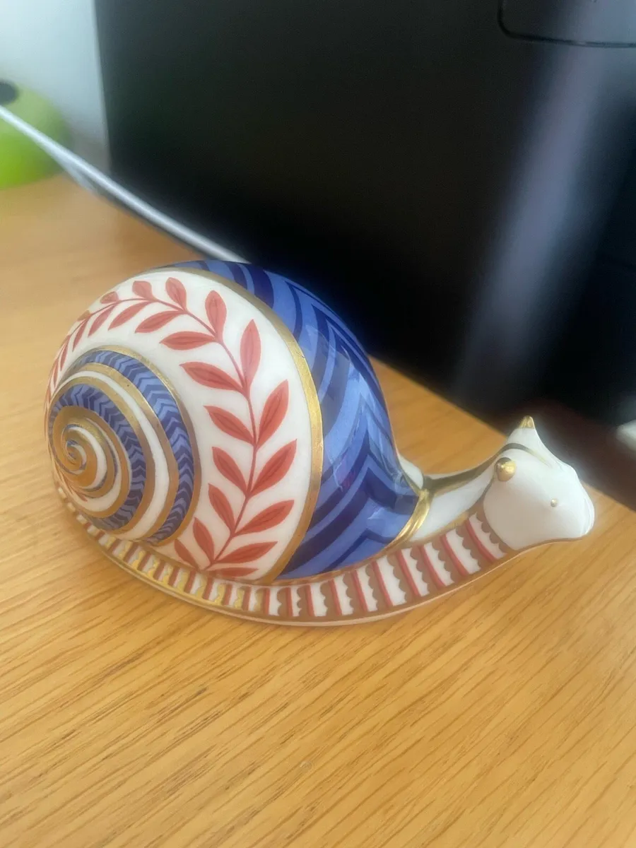 Royal Crown Derby Figurine - Image 1