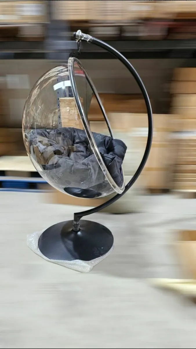 Acrylic round chair new with cushion egg - Image 4