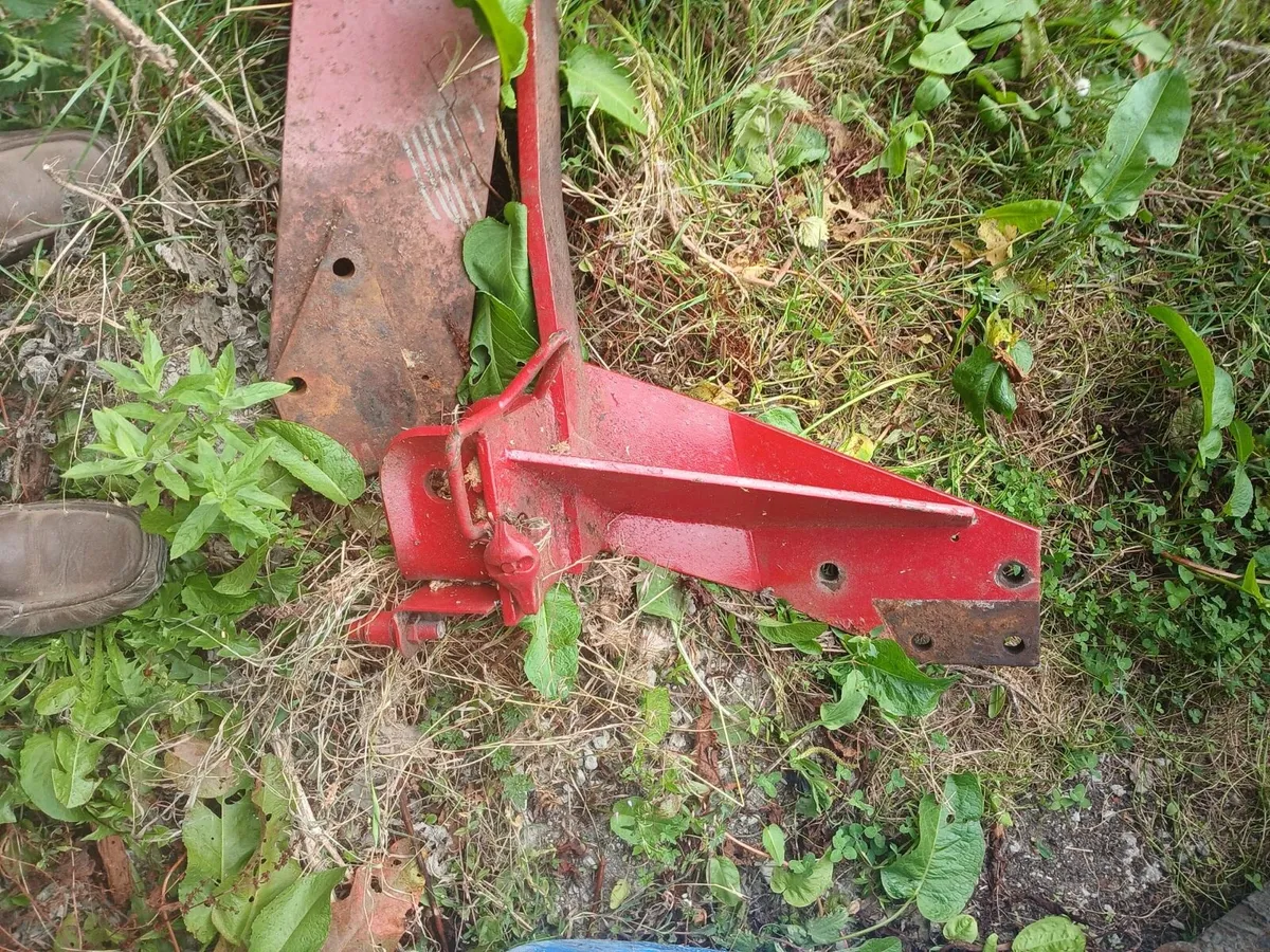 loader brackets for international 674 - Image 2