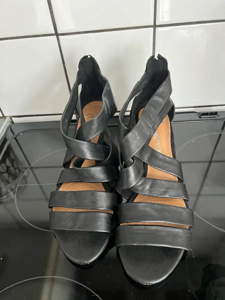 Ladies Clark’s shoes size 6.5 €20 - Image 1