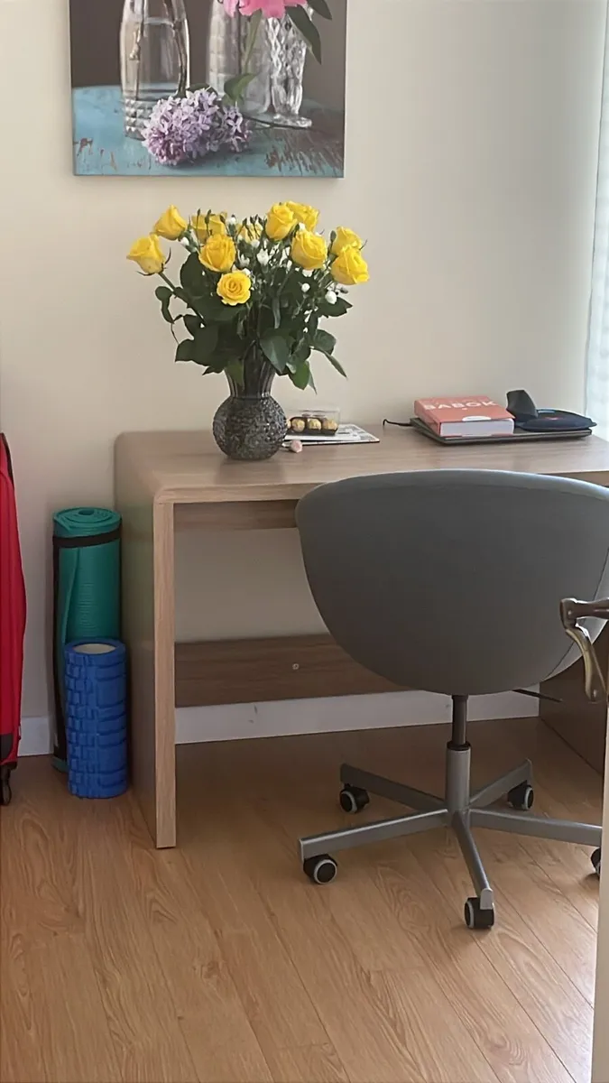 Office desk - Image 1