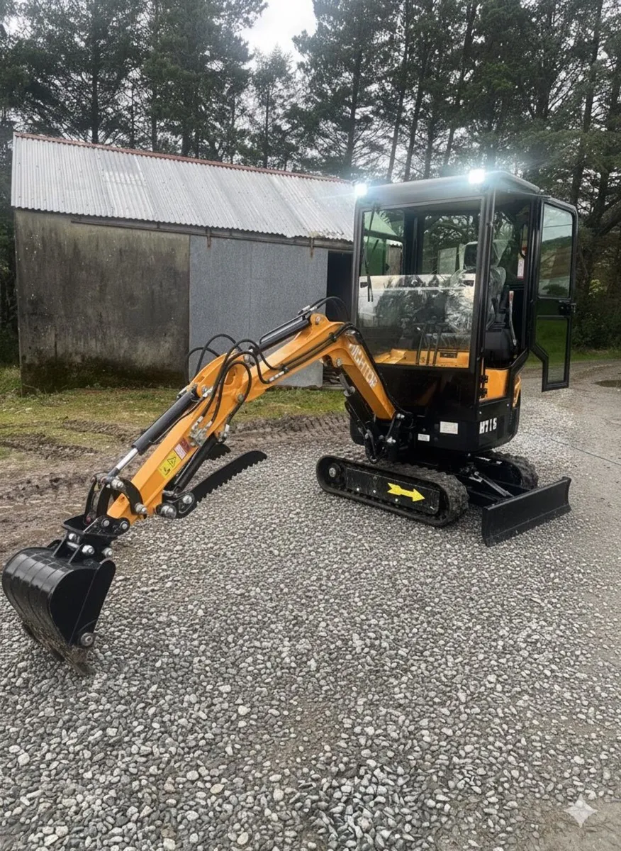 Hightop Ht15 pro 1.5 ton mini digger - Image 1