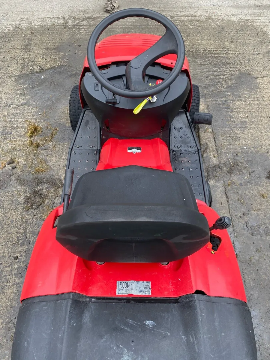 Castle garden twin cut classic ride on lawnmower - Image 3