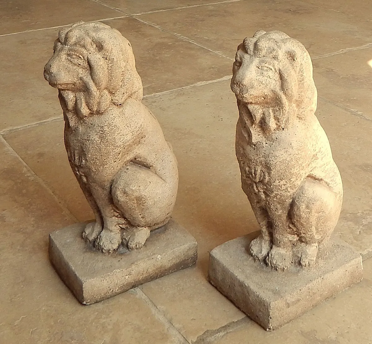 2 Small Reconstituted Concrete Type Lion Figurines - Image 2