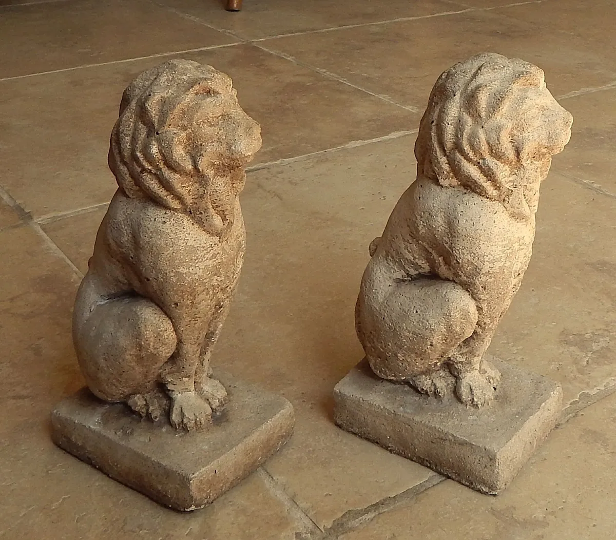 2 Small Reconstituted Concrete Type Lion Figurines - Image 3