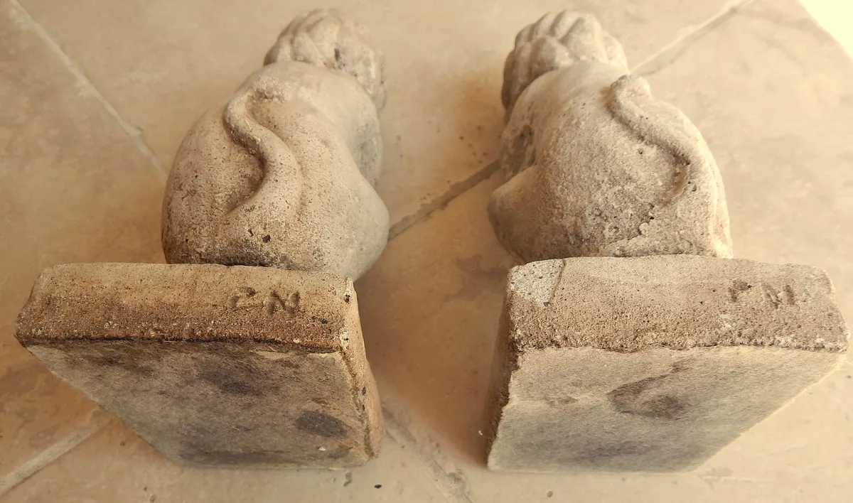 2 Small Reconstituted Concrete Type Lion Figurines - Image 4