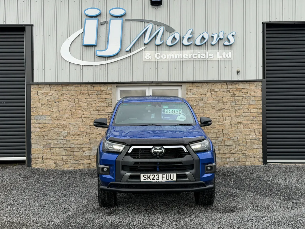 23 TOYOTA HILUX 2.8 D-4D INVINCIBLE X - Image 2