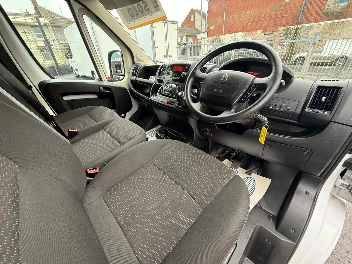 2018 Renault Master Luton Box Van - Image 2