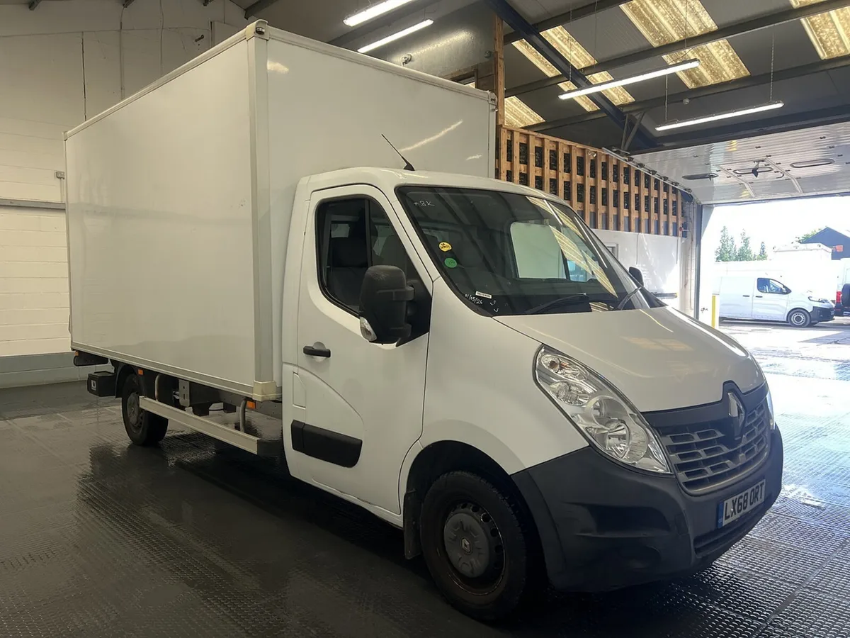 2018 Renault Master Luton Box Van - Image 1