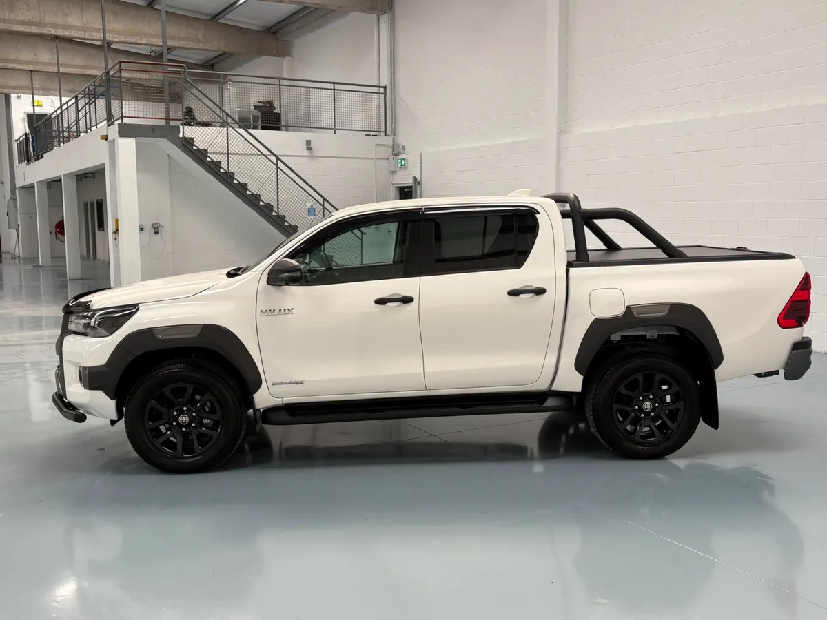 Toyota Hilux BRAND NEW InvincibleX 2.8 Auto - Image 3